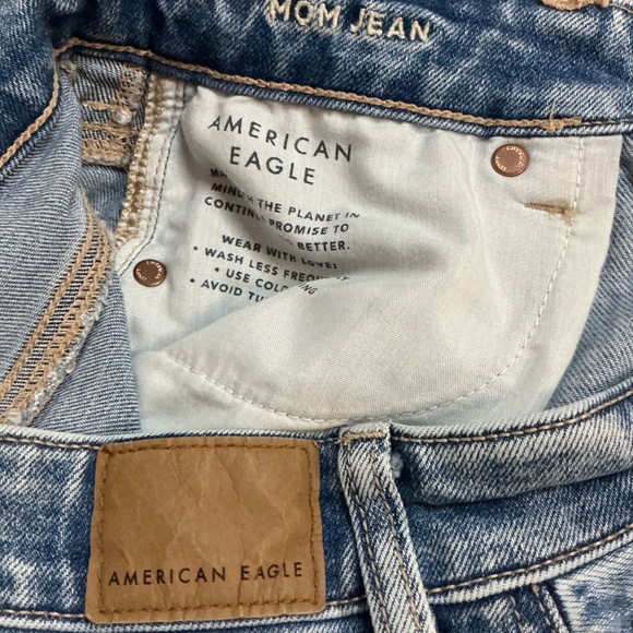 Women’s American Eagle Mom Jean Strigid Ripped torn knees size 0 - Picture 6 of 7